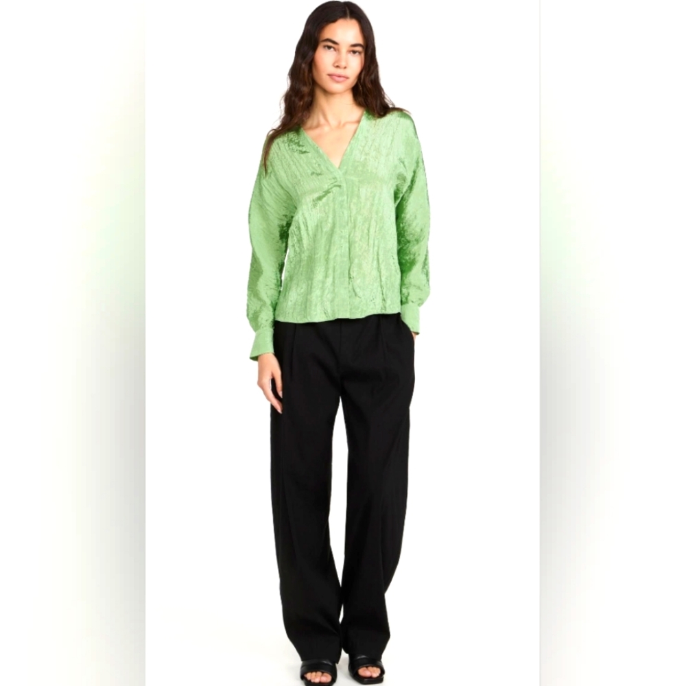 SALE🛍️Vince Crinkle Blouse Green Size Medium New NWT